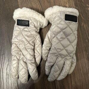 UGG Quilted Winter Gloves Size L/XL
